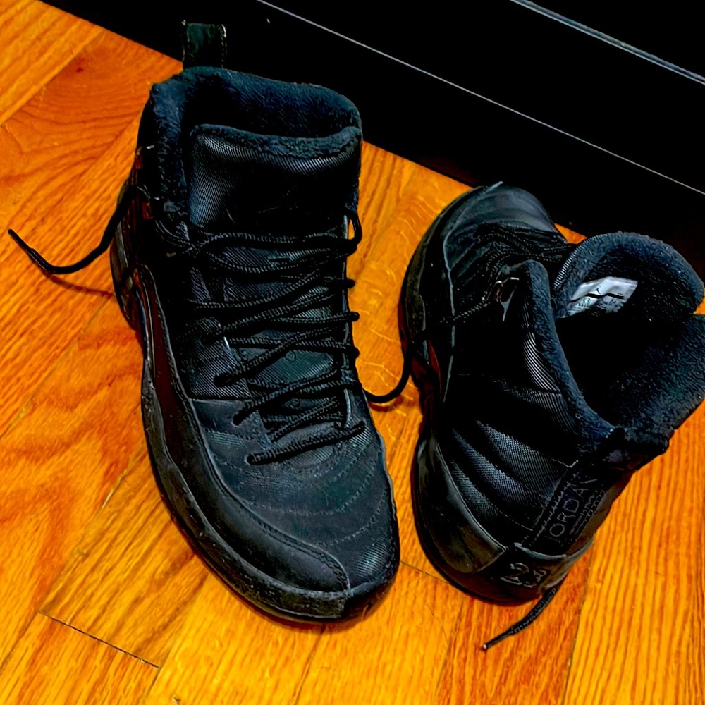 Jordan 12 Retro Winter - black
